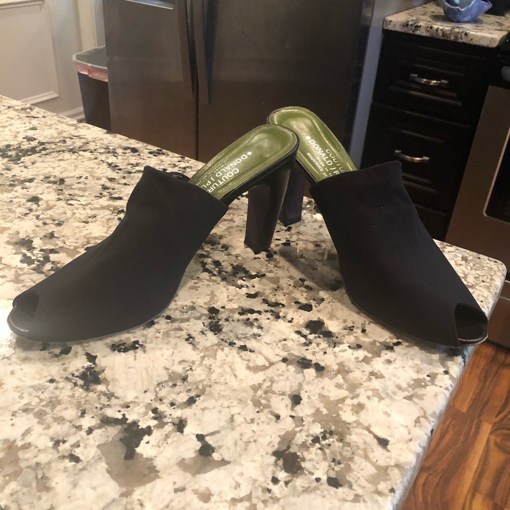 DONALD J PLINER RUE ELLIS MULE HEELS